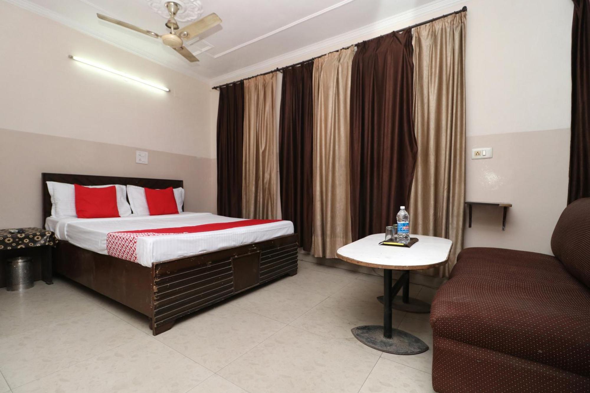 Hotel O Ashoka Residency Chandīgarh Esterno foto